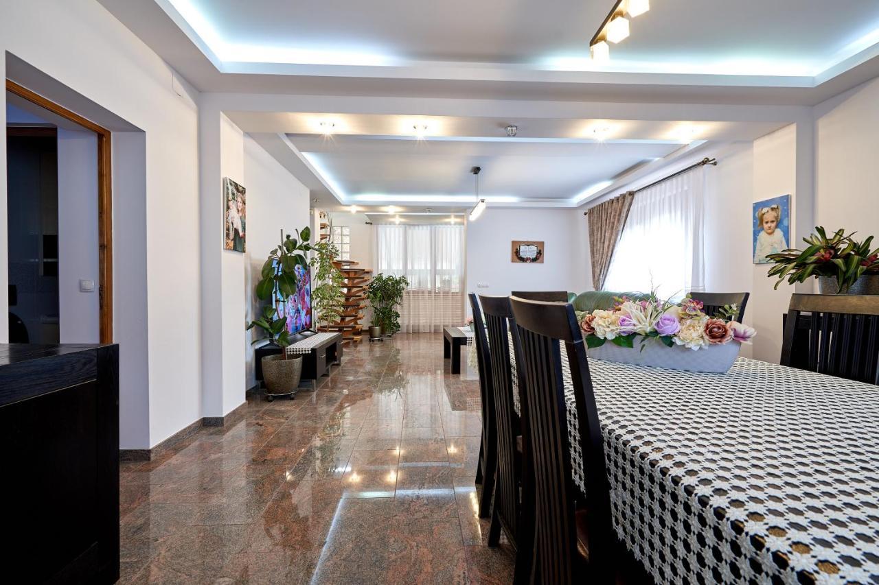 Casa Cu Flori Moisei Hotel Eksteriør billede