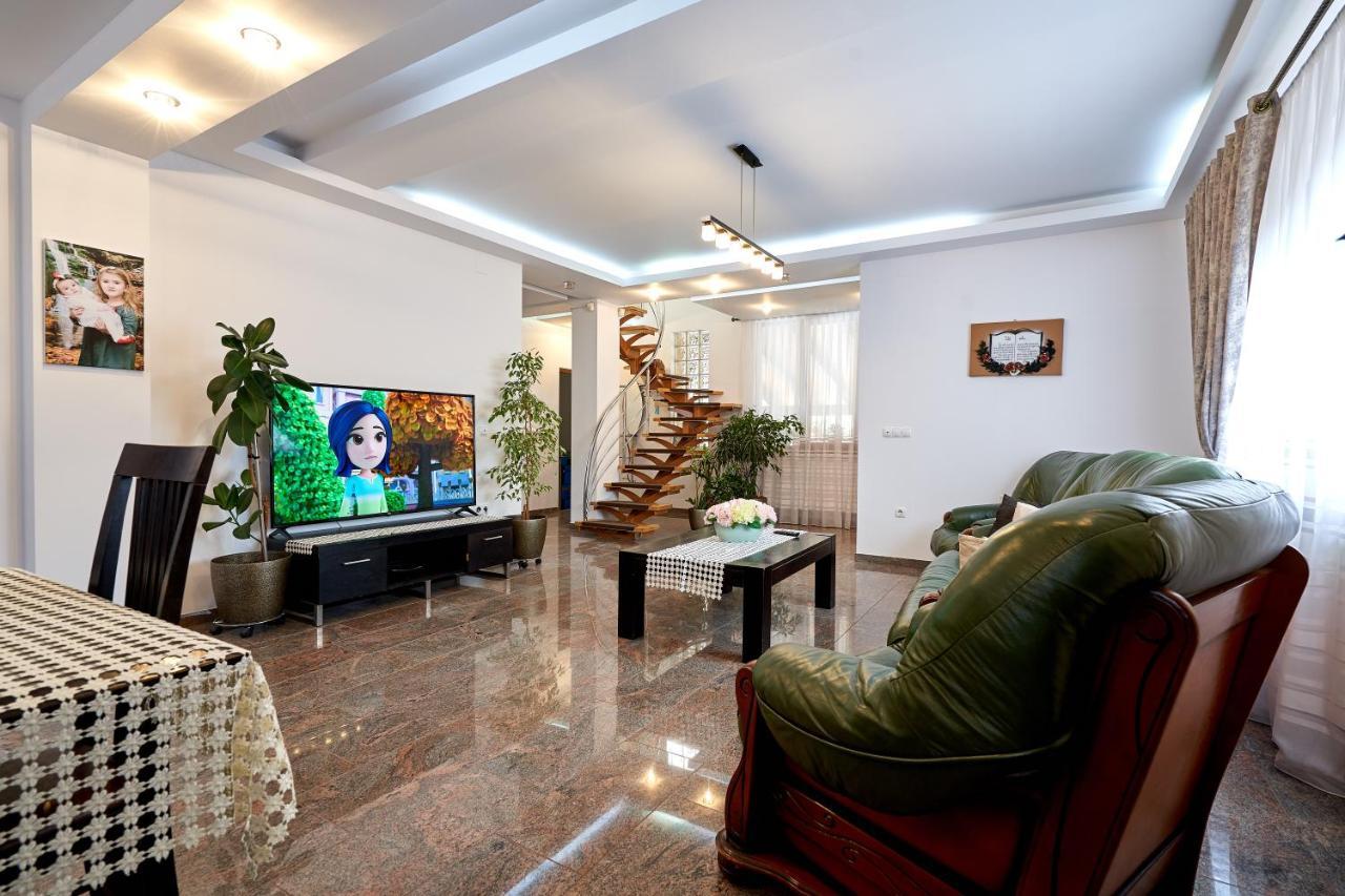 Casa Cu Flori Moisei Hotel Eksteriør billede