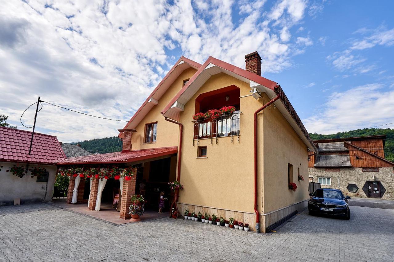 Casa Cu Flori Moisei Hotel Eksteriør billede