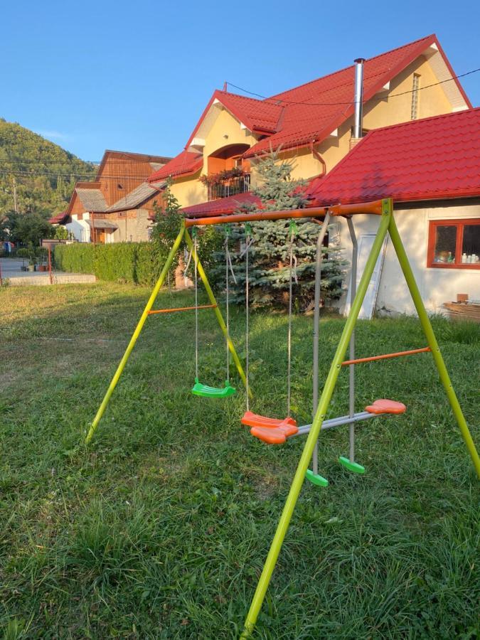 Casa Cu Flori Moisei Hotel Eksteriør billede